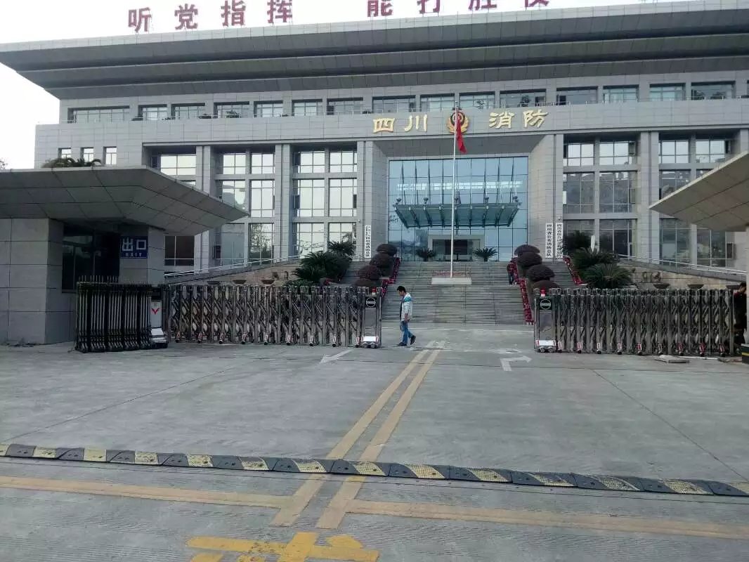 昭觉县昭觉县四川消防总队伸缩门